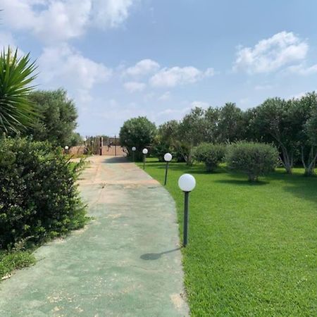 Villa Maveda, Un Dammuso Immerso Nel Verde Lampedusa Bagian luar foto
