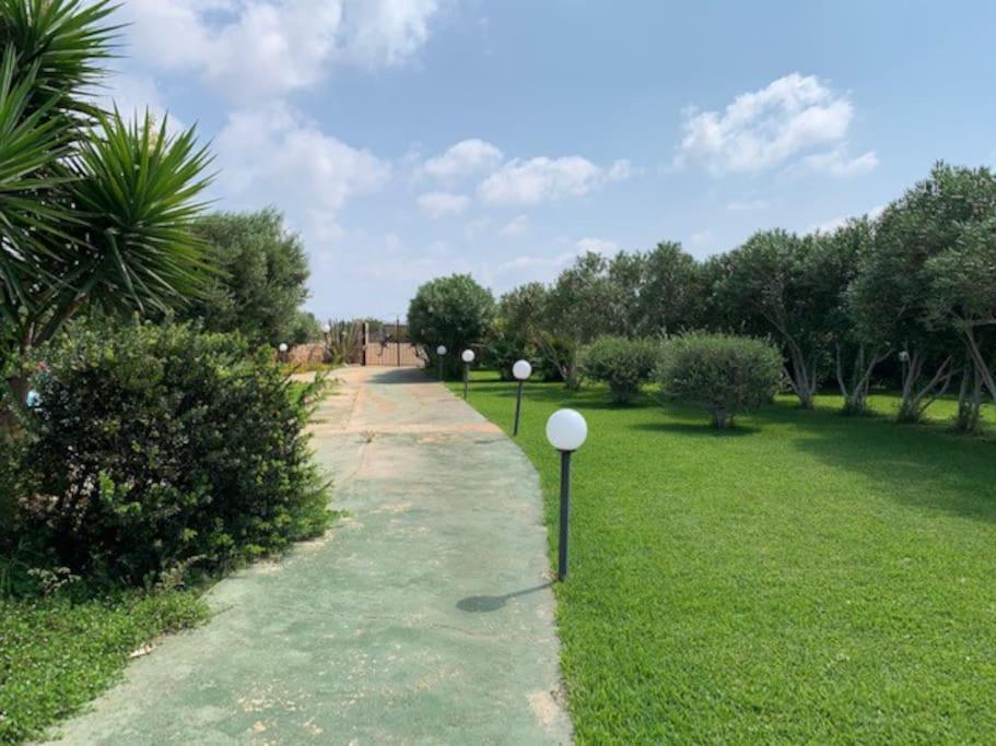 Villa Maveda, Un Dammuso Immerso Nel Verde Lampedusa Bagian luar foto