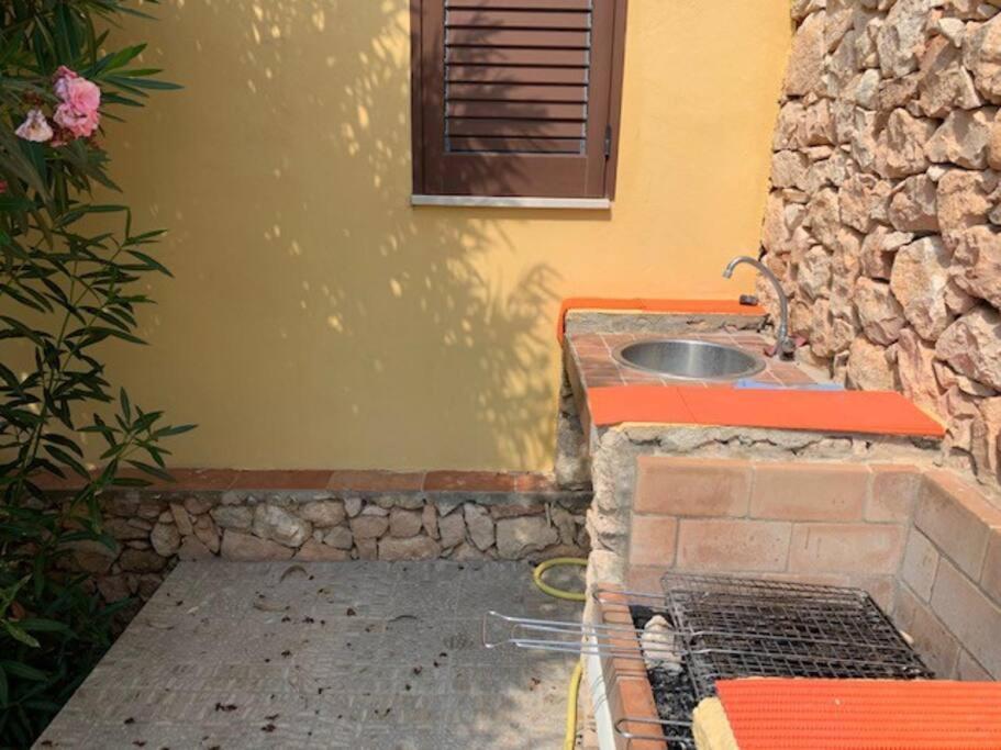 Villa Maveda, Un Dammuso Immerso Nel Verde Lampedusa Bagian luar foto
