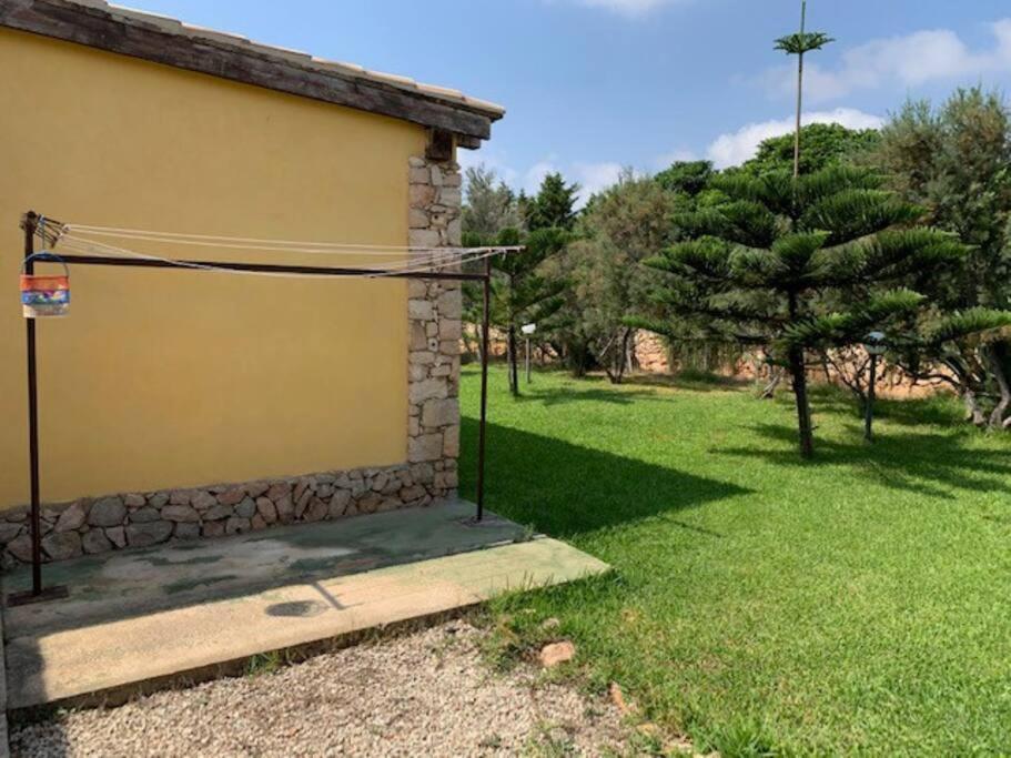 Villa Maveda, Un Dammuso Immerso Nel Verde Lampedusa Bagian luar foto