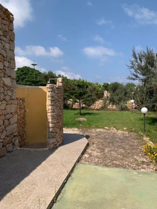 Villa Maveda, Un Dammuso Immerso Nel Verde Lampedusa Bagian luar foto