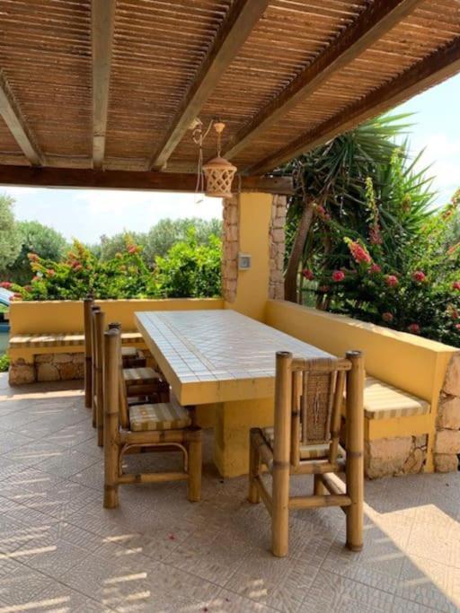 Villa Maveda, Un Dammuso Immerso Nel Verde Lampedusa Bagian luar foto