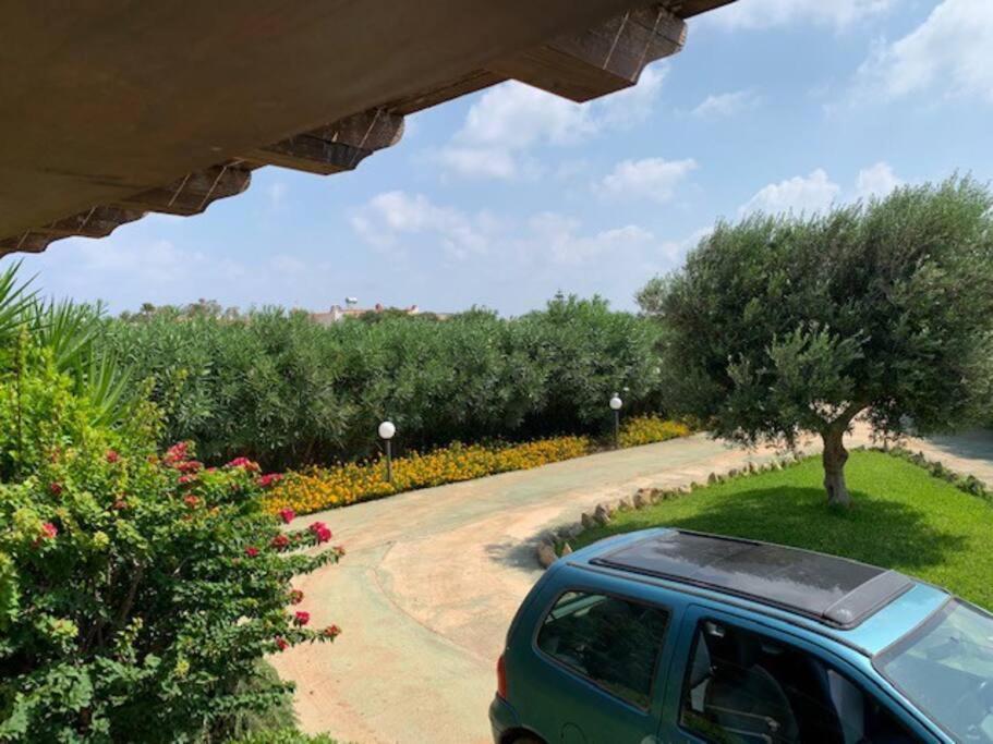 Villa Maveda, Un Dammuso Immerso Nel Verde Lampedusa Bagian luar foto